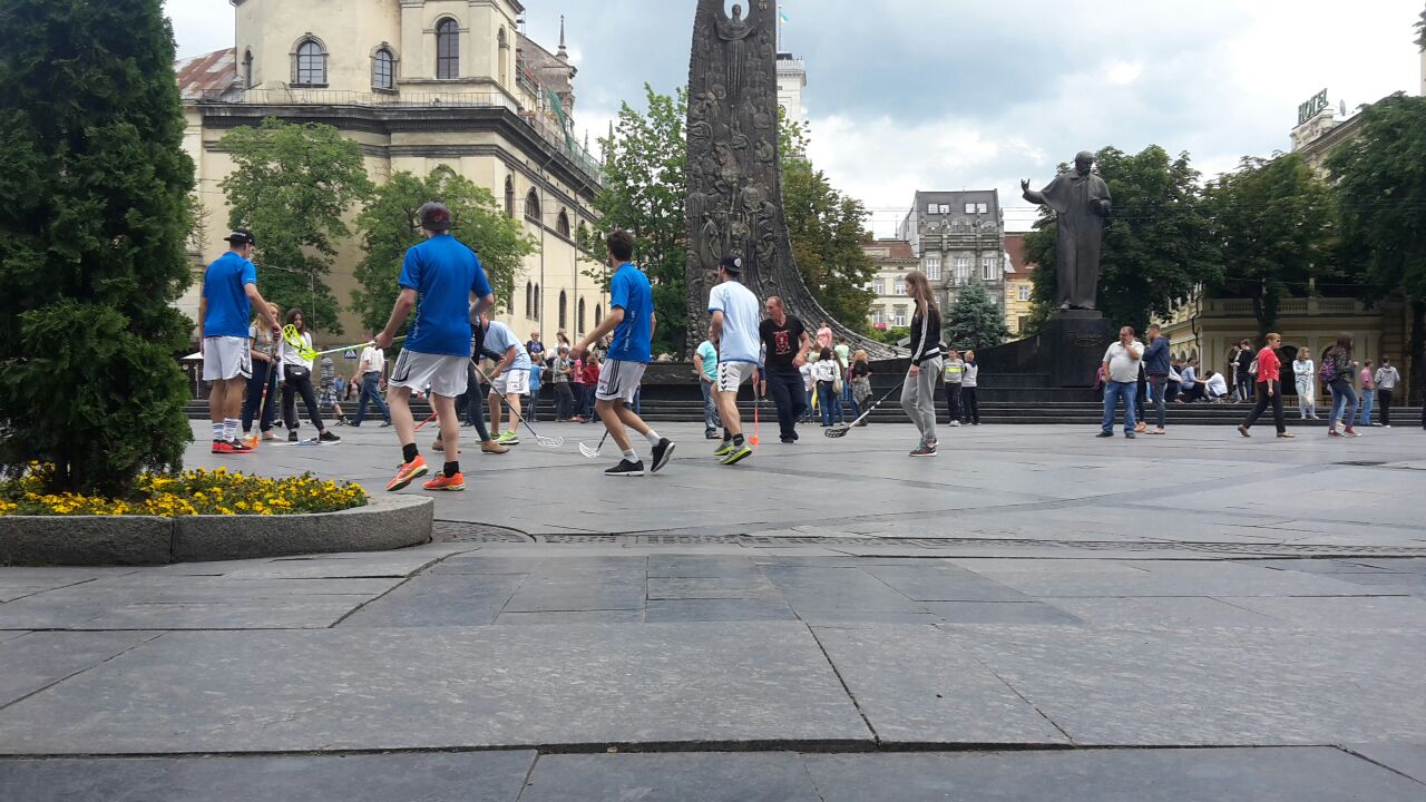 Freitraining vor der Oper und Spiel gegen Lviv